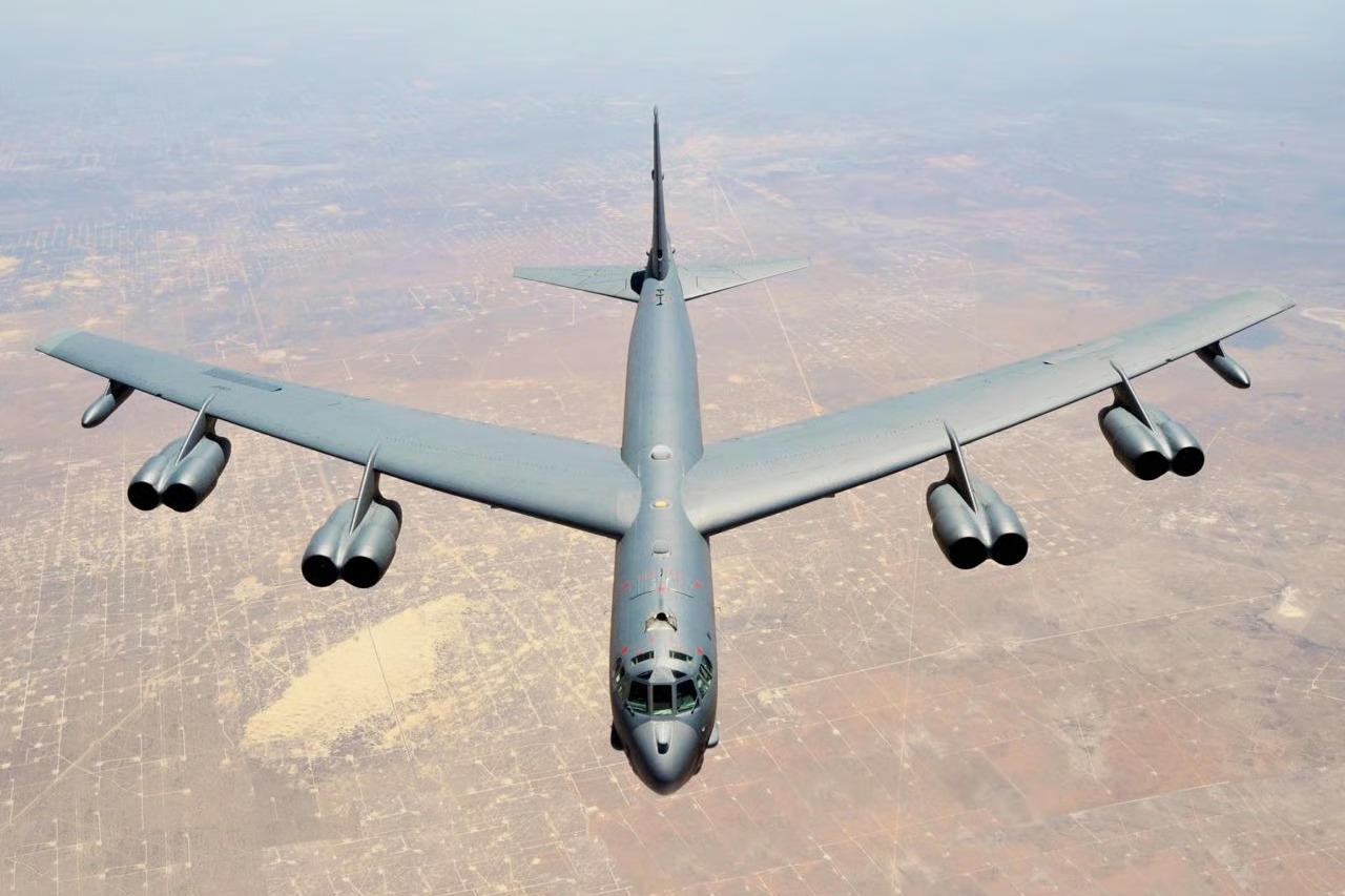 US B-52 Bomber Crashes Shortly After Takeoff