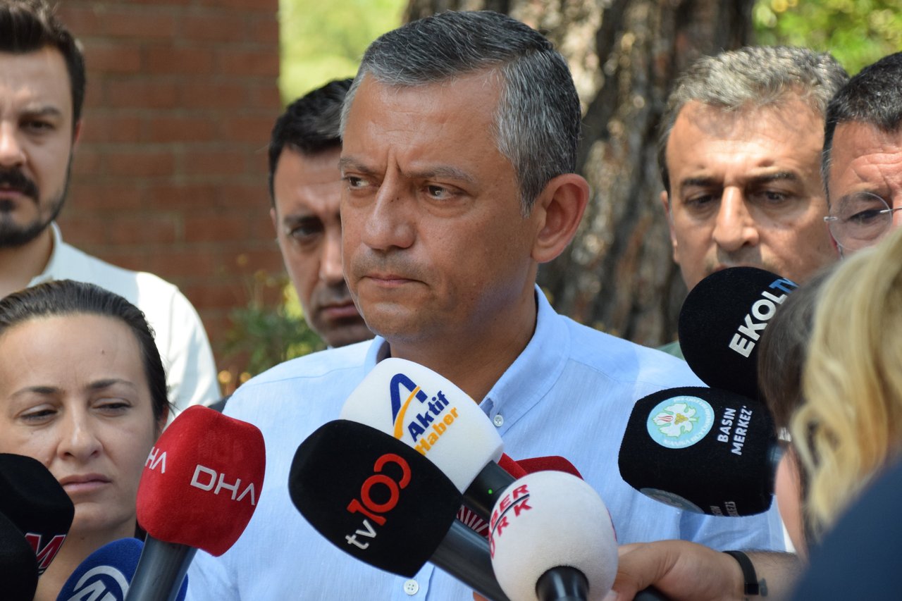 Özgür Özel Bayburt'ta konuştu