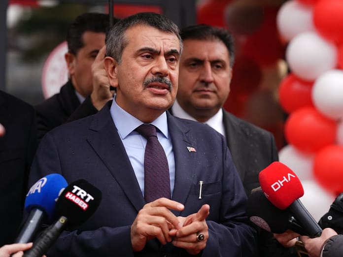 Milli Eğitim Bakanı Tekin, bildiriyi imzalayan 168 ismi yargıya taşıdı