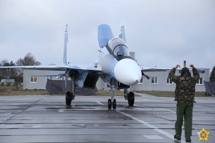 Belarus, Rusya’dan modernize edilmiş Su-30SM2 savaş uçaklarını teslim aldı
