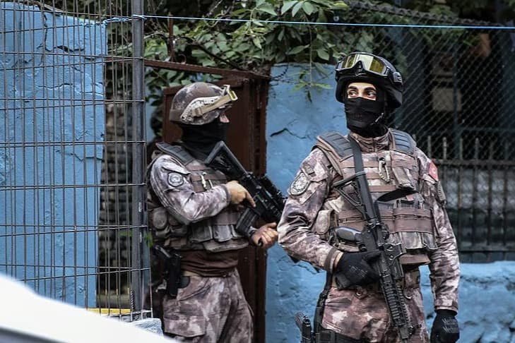 Diyarbakır'da dolandırıcılara büyük operasyon: 18 tutukluma