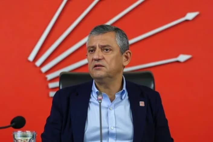 CHP'de kurultay için yeterli imza toplandı: İlk günde altı yüz delegeye ulaşıldı