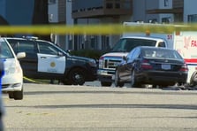 ABD'de sahil güvenlik üssünde saldırı paniği: 3 yaralı