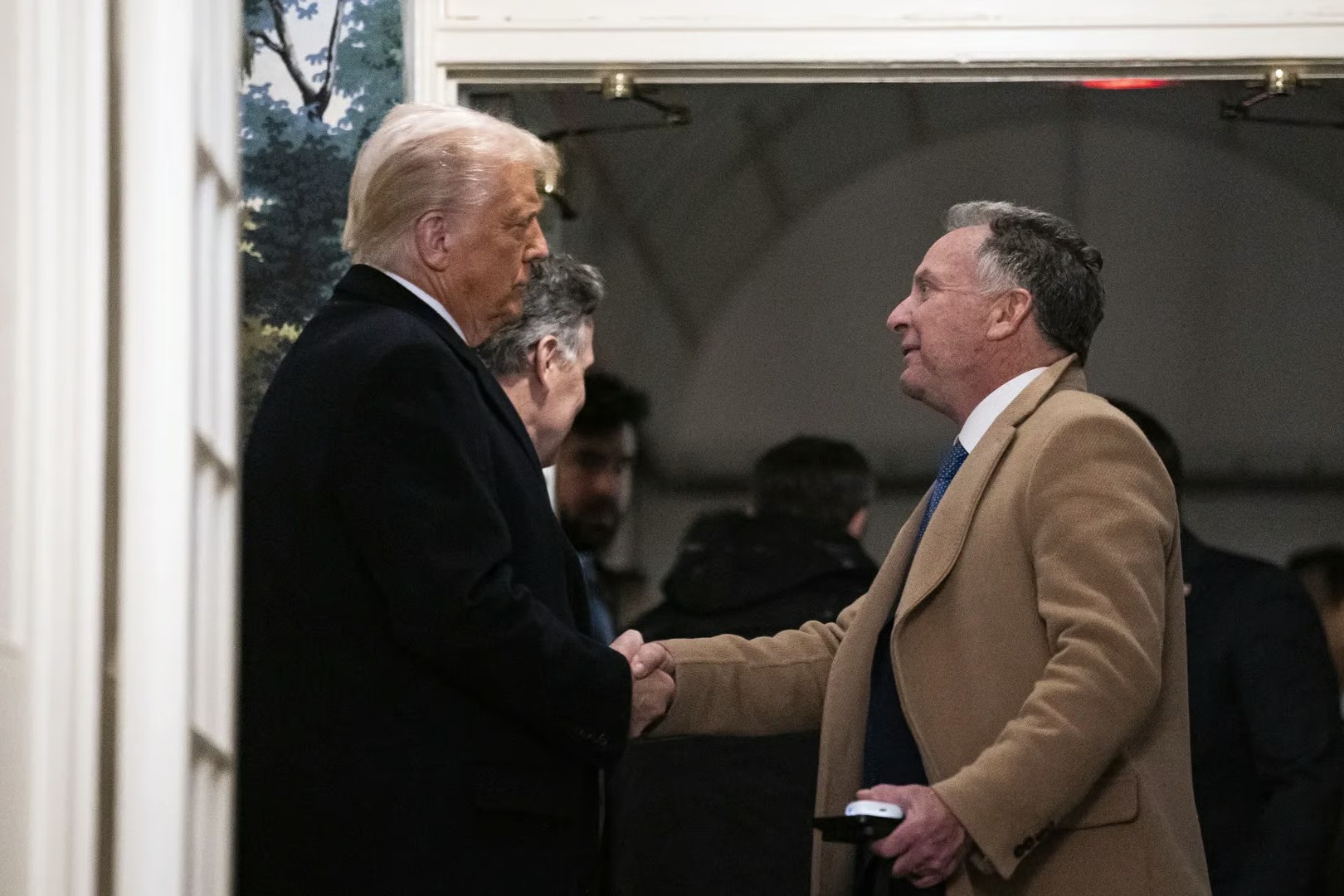Trump Team Seeks Iran Talks to Halt War, Strike Nuclear Deal