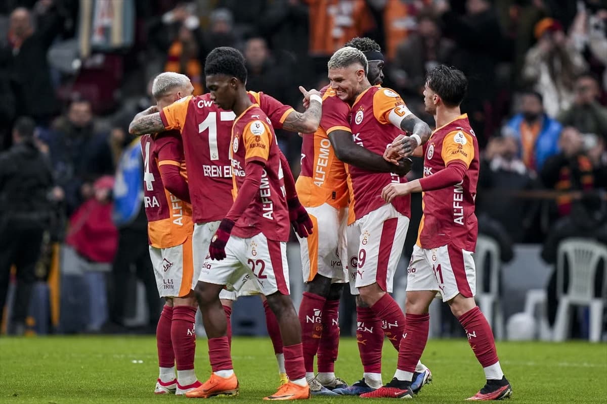Galatasaray, Kayserispor engelini 4 golle geçti: Zirvede fark açılıyor