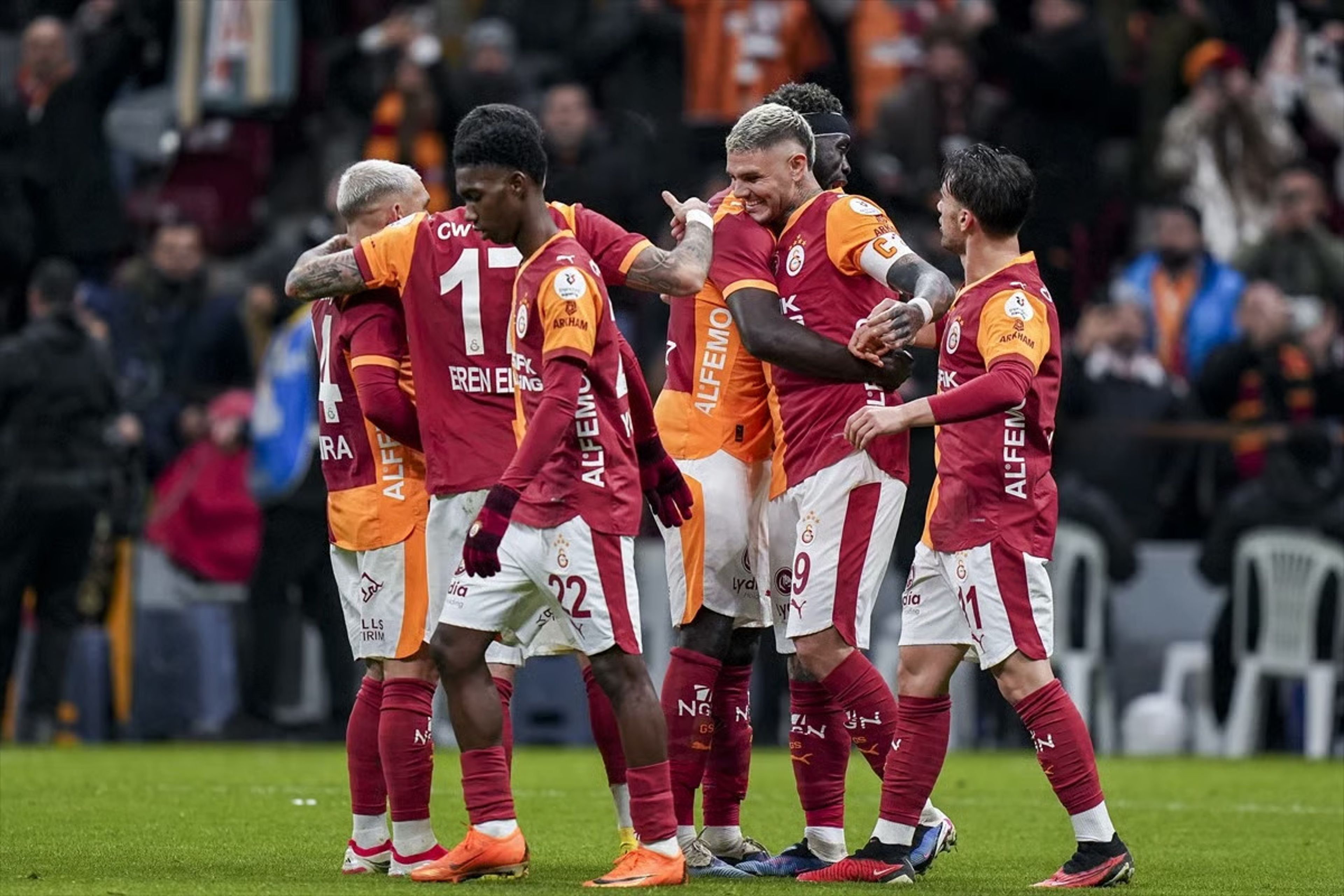 Galatasaray, Kayserispor engelini 4 golle geçti: Zirvede fark açılıyor