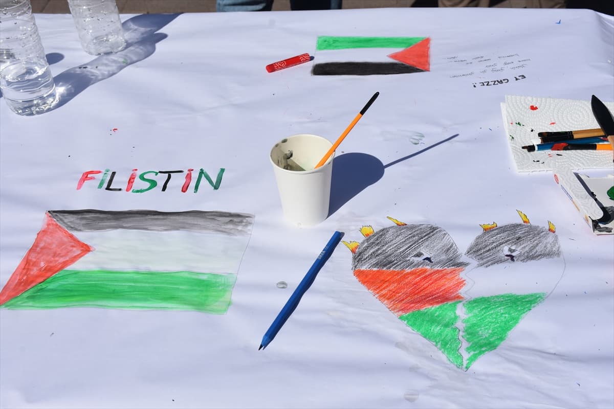 Gümüşhane'den Gazze'ye destek: "Filistinli çocuklar için çiz" etkinliği düzenlendi