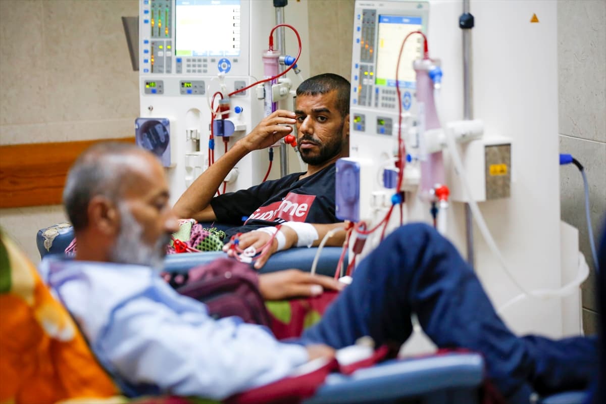 Gazze'de diyaliz hastaları açlıkla mücadele ediyor