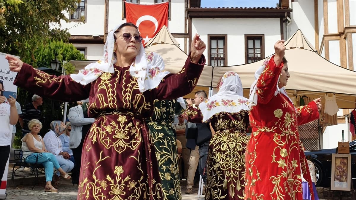 “Yılın ahisi” kaftanını giydi