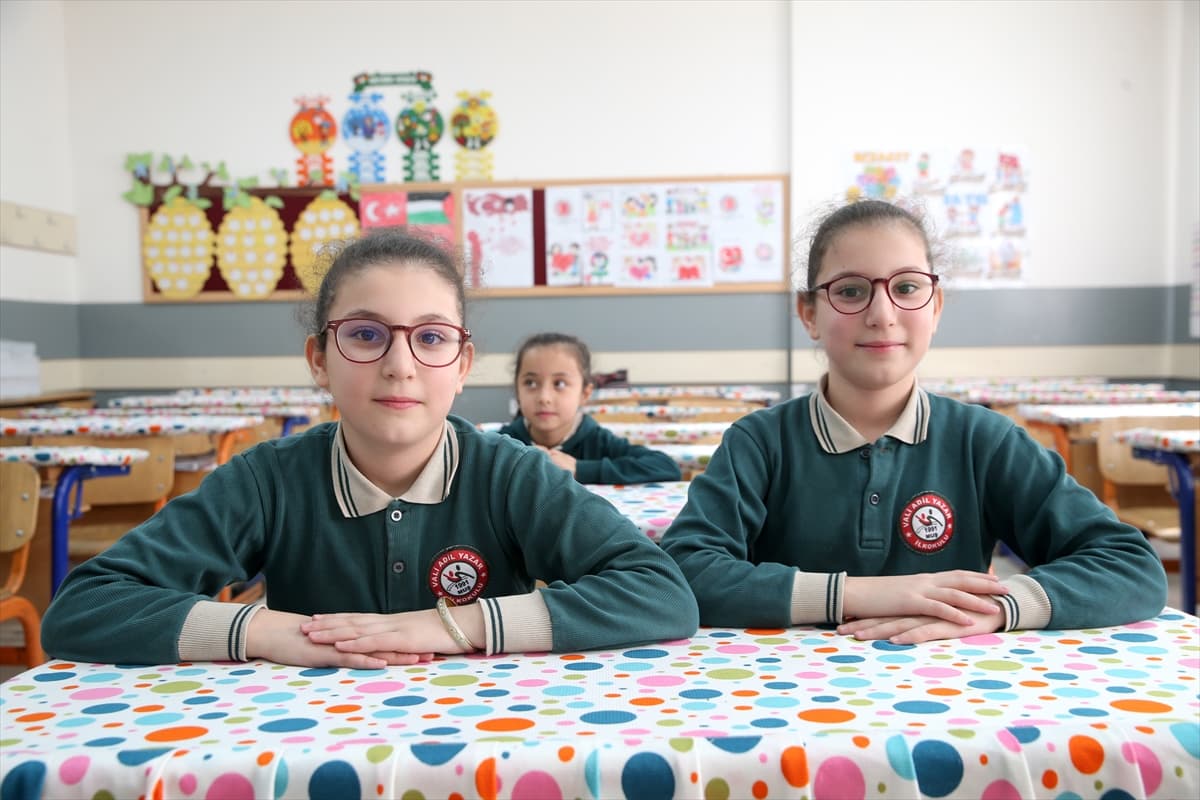 İkizler Okulu'nda eğitim: Öğretmenler ayırt etmekte zorlanıyor