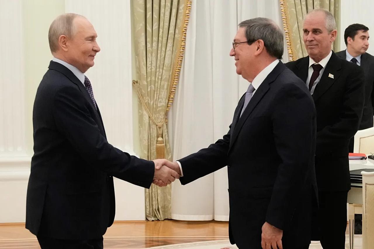 Putin Küba Dışişleri Bakanı ile Moskova’da görüştü