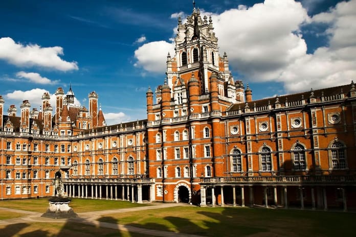 İngiltere'de her 10 üniversiteden 4'ü bütçe açığı veriyor