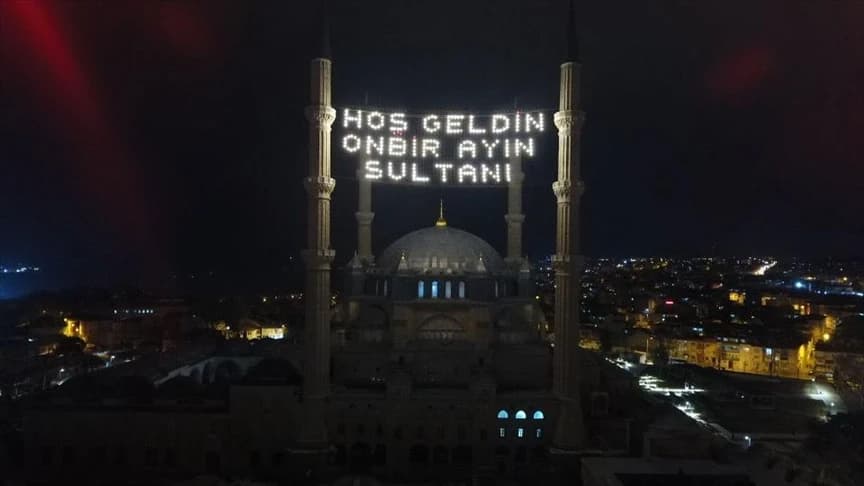 Türkiye'de 2026'nın ilk sahur gecesi renkli anlara tanık oldu