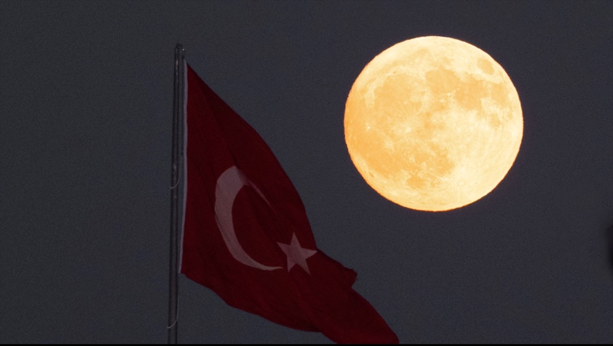 Türkiye'nin farklı şehirlerinde dolunay