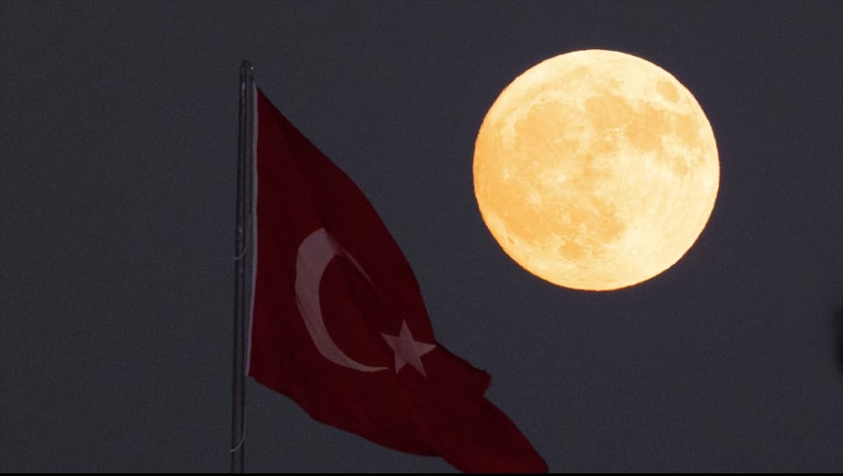 Türkiye'nin farklı şehirlerinde dolunay