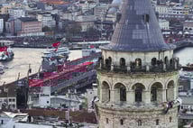 Galata Kulesi’nden tarihi kareler: İstanbul kırmızı-beyaza büründü