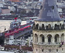 Galata Kulesi’nden tarihi kareler: İstanbul kırmızı-beyaza büründü