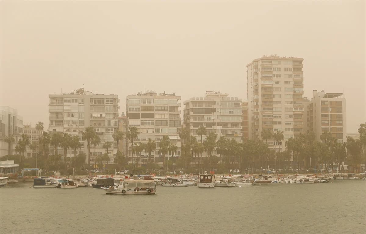 Adana, Mersin ve Hatay'da toz taşınımı günlük yaşamı felç etti