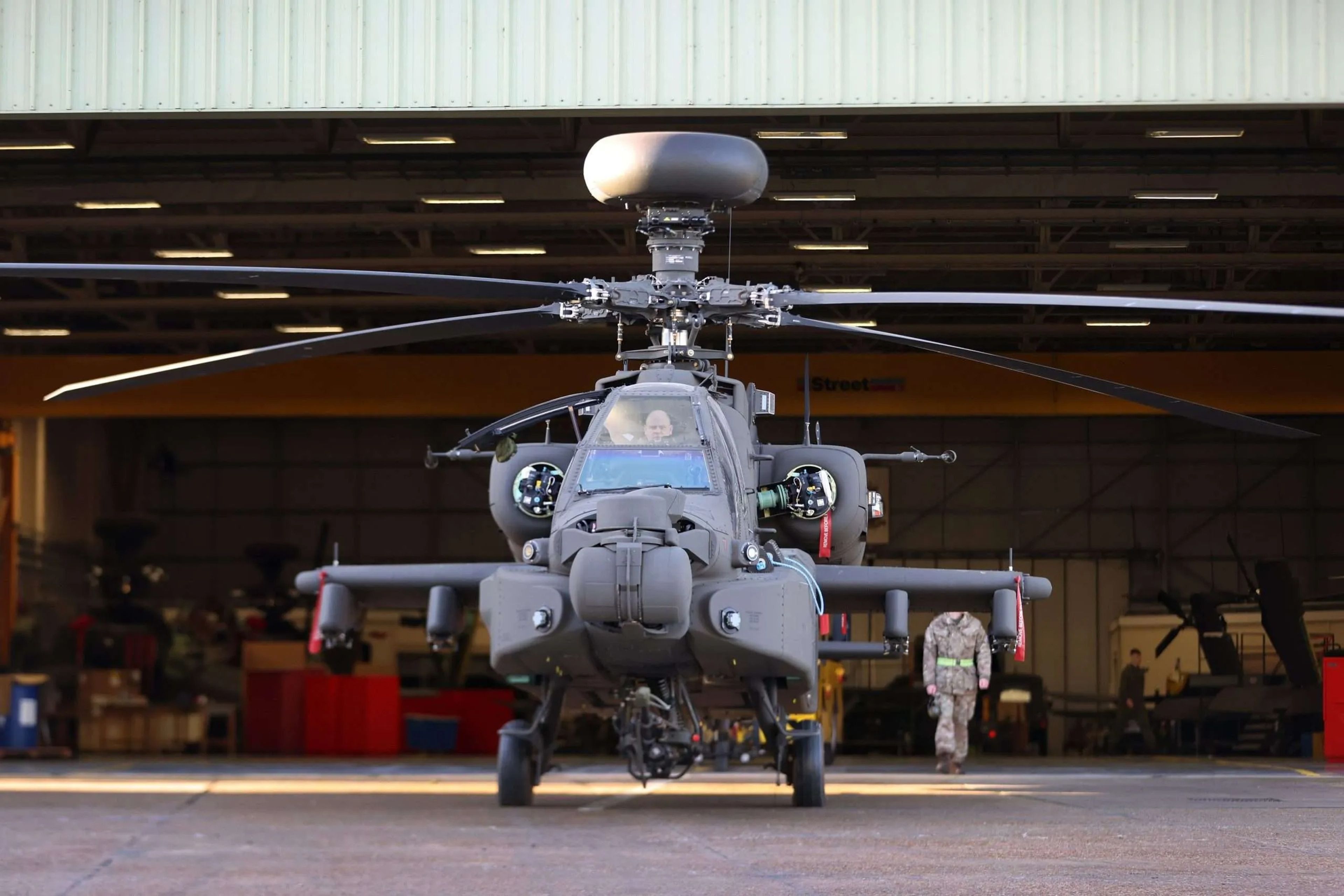 İsrail, Apache helikopterlerini yeni füze savunma sistemiyle donatıyor