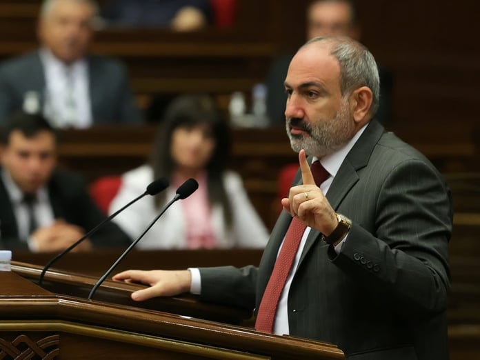 Ermenistan’da seçim rekabeti ısınıyor: Paşinyan mı, Koçaryan mı önde?