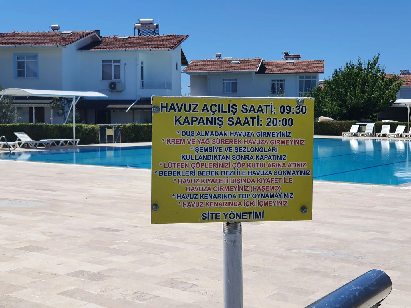 Haşemalı kadını havuza almayan yönetime hapis cezası