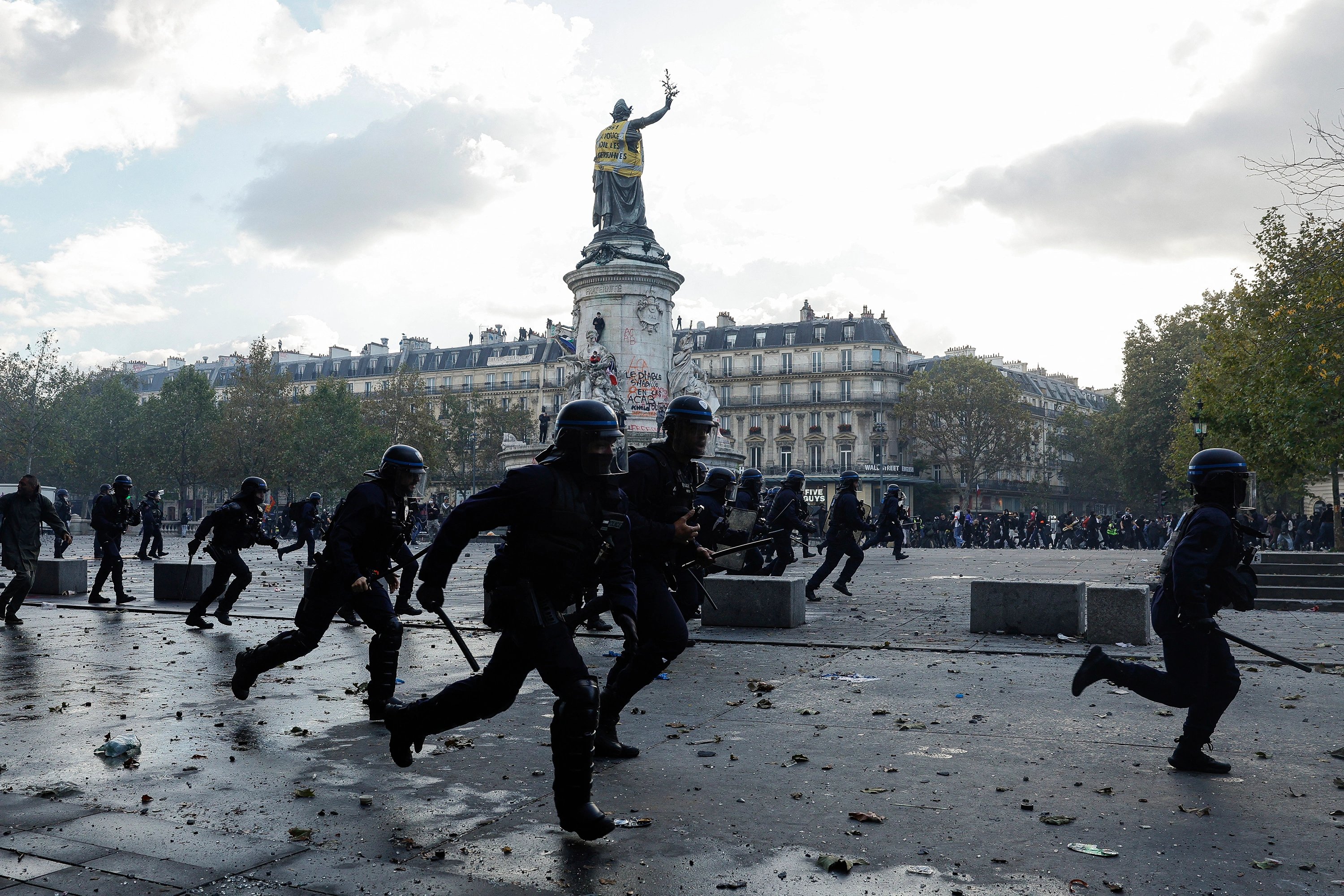 A demonstration to protest against the high cost of living in Paris, Oct. 17, 2026 - AFP