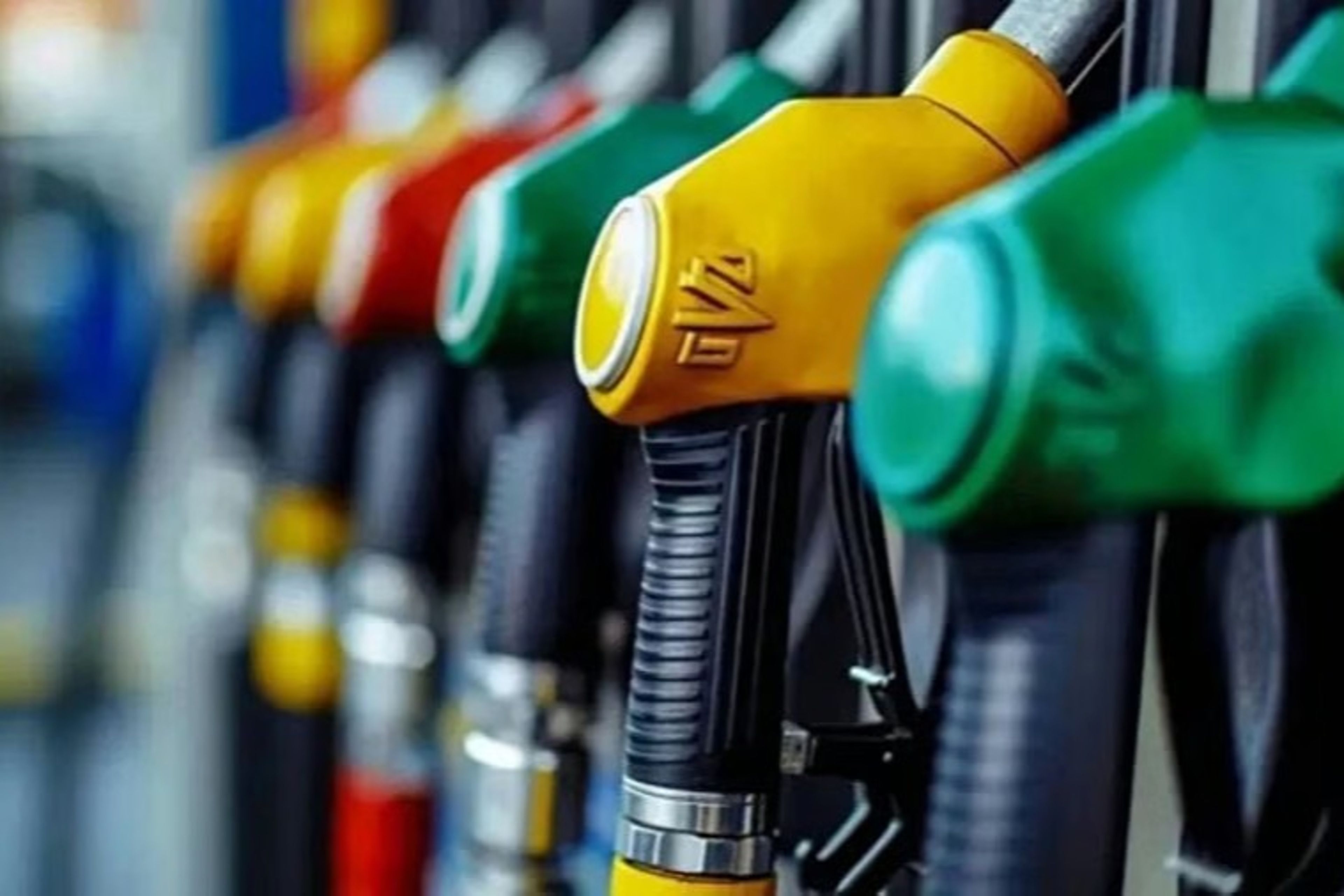 Benzinin ardından motorine zam geliyor