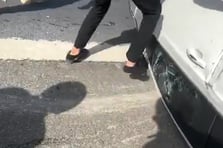 Kendilerini kurtarmaya çalışanlara tepki gösterdiler