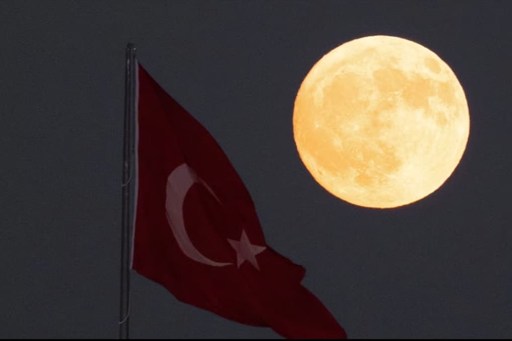 Türkiye'nin farklı şehirlerinde dolunay