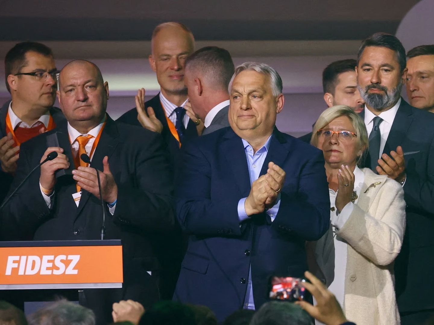 Macaristan'da seçim yenilgisine rağmen Orban yeniden parti liderliğine seçildi