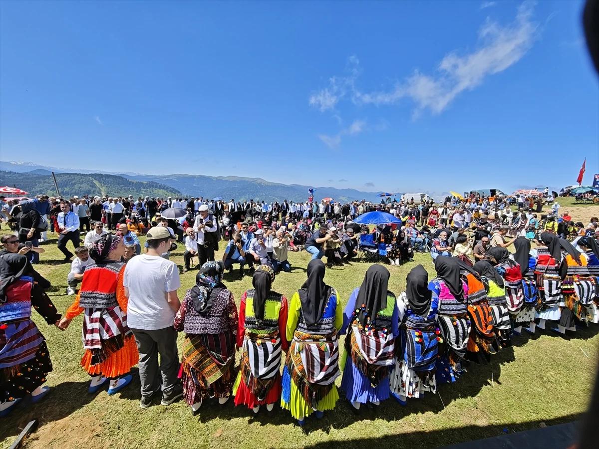 Karakısrak Yaylası horonla şenlendi