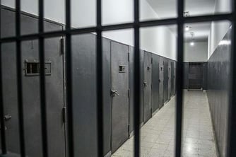 55 bin mahkuma tahliye yolu gözüktü