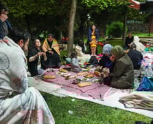 İstanbullular, geceyi güvenli alanlarda, millet bahçelerinde geçirdi