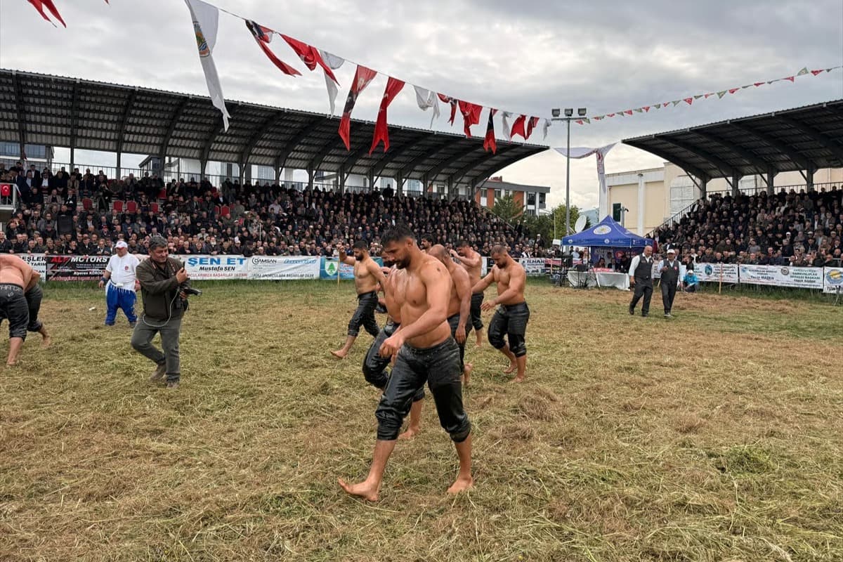 Hıdırellez coşkusu ve güreş heyecanı bir arada: Geyikkoşan'ın başpehlivanı belli oldu