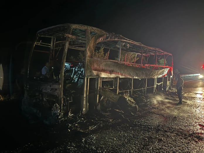 Ankara Kızılcahamam'da seyir halindeki yolcu otobüsü yandı