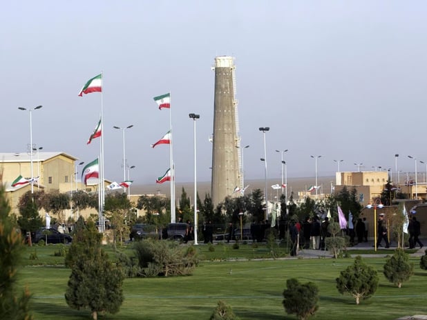 İran nükleer saldırılara karşı tasarıyı erteledi