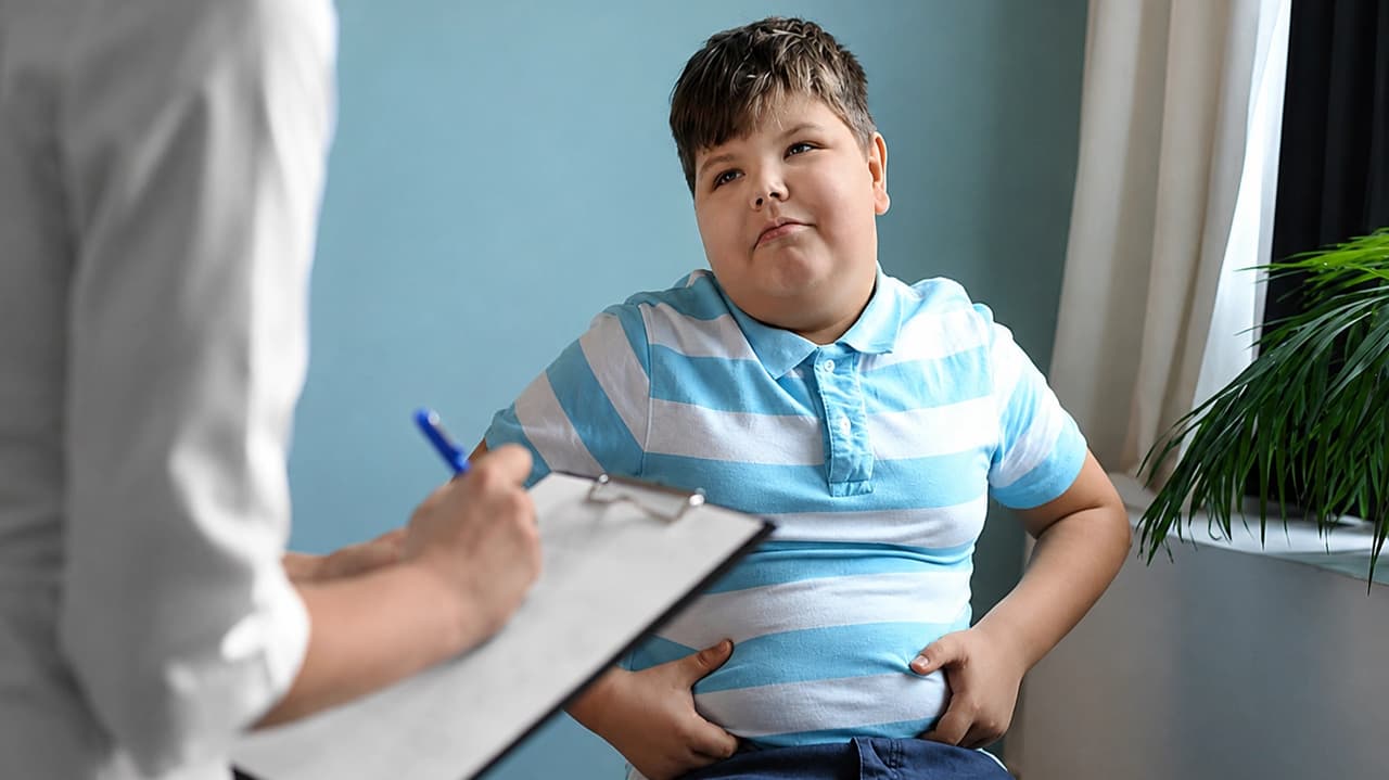 Türkiye'de çocukluk çağı obezitesi yüzde 11,7'ye çıktı! Uzman uyardı: “Büyüyünce geçer” demeyin
