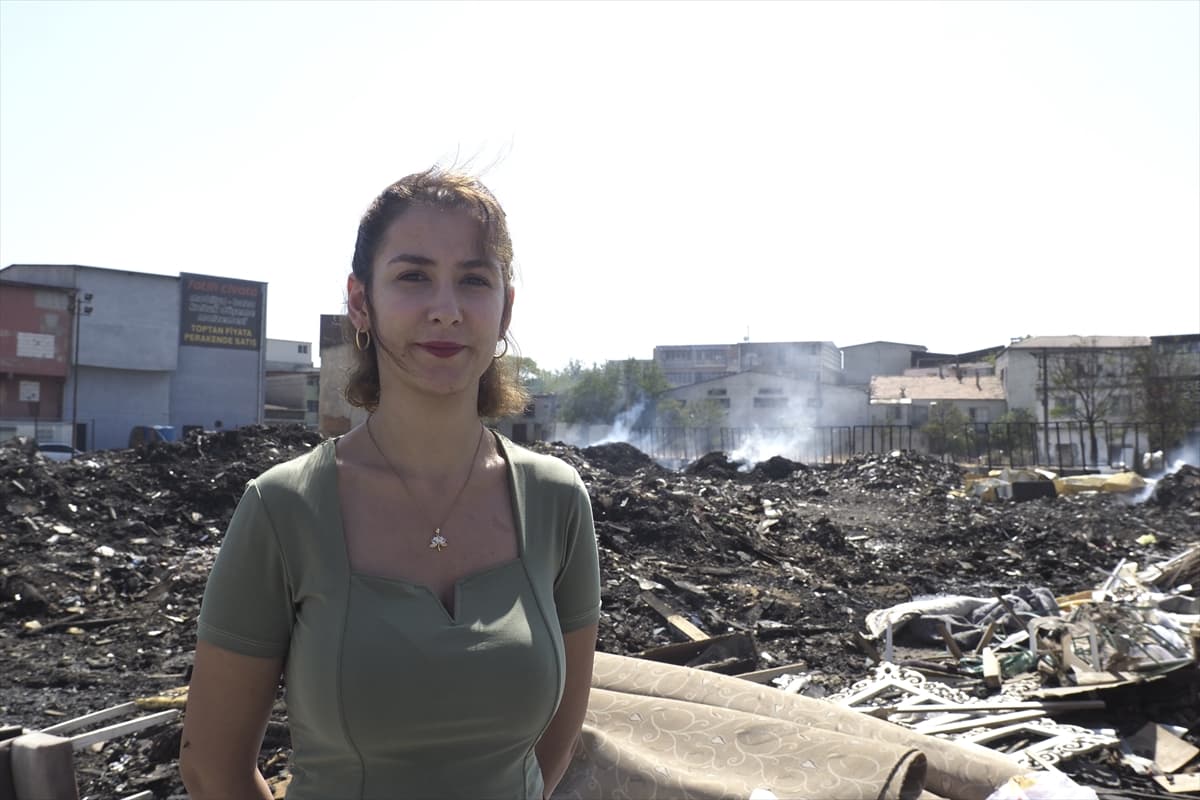 İzmir'de çöp krizi büyüyor: Biriken atıklar ateşe veriliyor