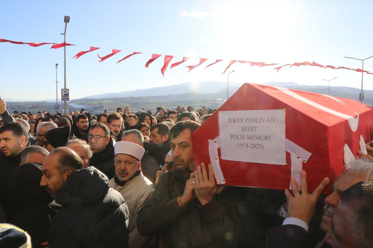Türkiye şehitlerine ağlıyor: Yalova’da tören düzenlendi 