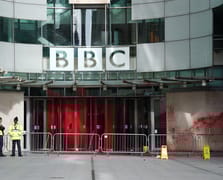 Sanatçılar BBC'ye isyan etti: İsrail yanlısı yönetici istifa etsin