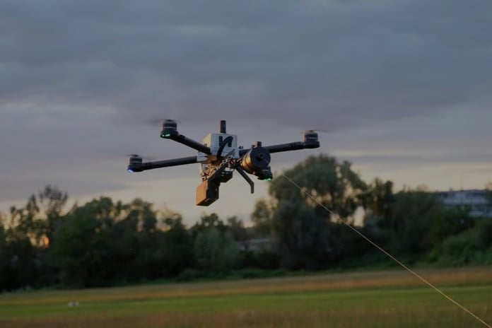 Çin fiber optik insansız hava araçlarını test ediyor