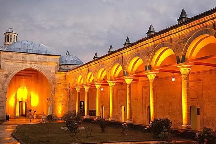 Sultan II. Bayezid Külliyesi Sağlık Müzesi artık geceleri de ziyaret edilebilecek