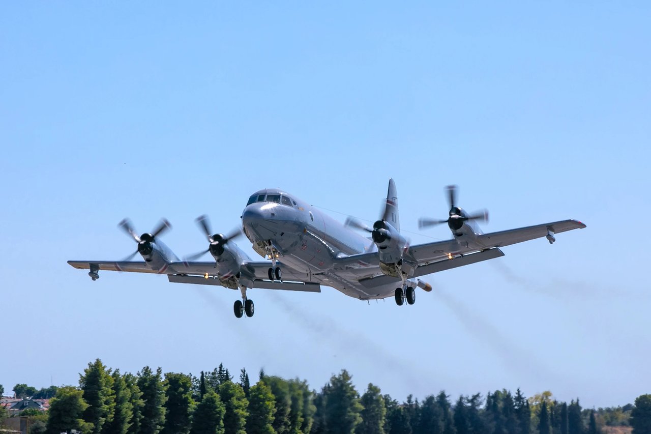 Yunanistan'a ait P-3B uçtu