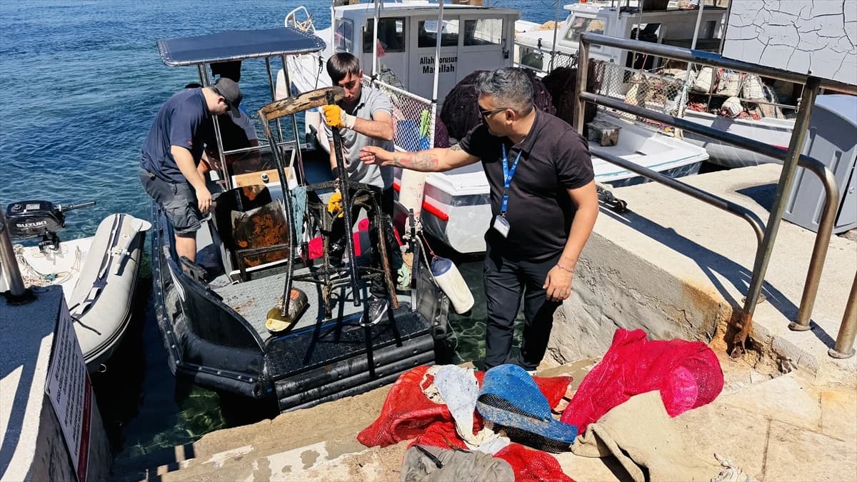 Bodrum'da deniz dibi temizliği: 250 kilogram atık çıkarıldı