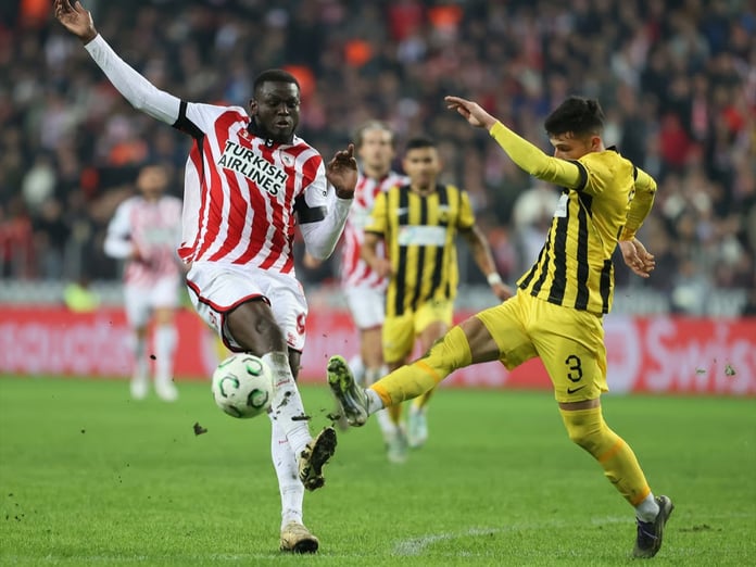 Namağlup Samsunspor'un serisi son buldu: UEFA Konferans Ligi'nde ilk yenilgi