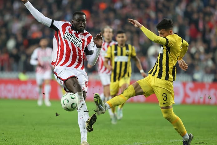 Namağlup Samsunspor'un serisi son buldu: UEFA Konferans Ligi'nde ilk yenilgi