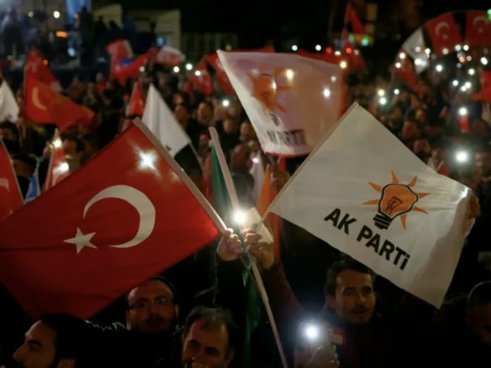56 belediye başkanı AK Parti'ye geçti