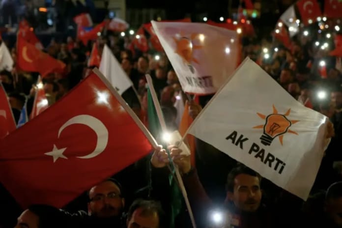 56 belediye başkanı AK Parti'ye geçti