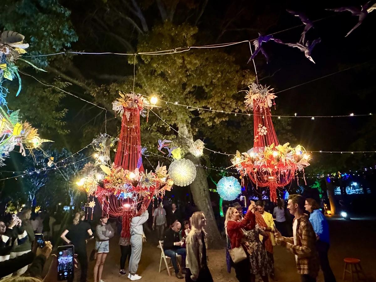 Cape Town'daki ışık festivali renkli görüntülere sahne oldu