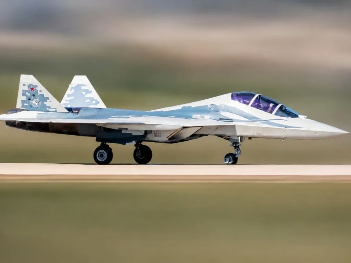Rusya, Su-57’nin çift koltuklu yeni versiyonunu test etmeye başladı